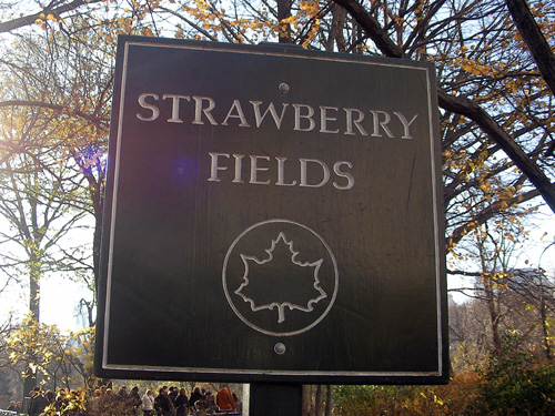 ストロベリー・フィールズ Strawberry Fields Sign