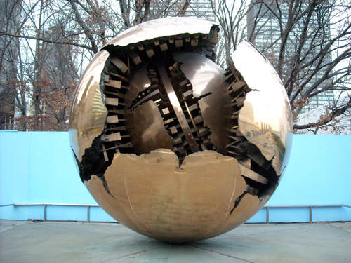 国際連合本部 オブジェ World Sculpture at United Nations Headquarters