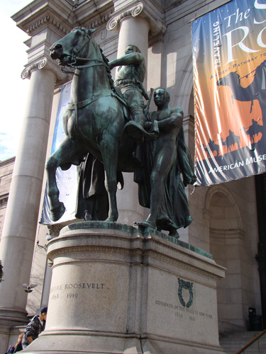 セオドア・ルーズベルト大統領の騎馬像 Theodore Roosevelt statue